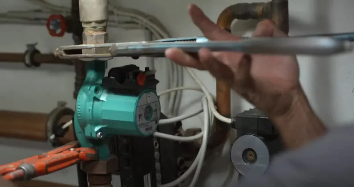 Prawidłowy montaż pompy CO: Poradnik eksperta. Uniknij błędów!