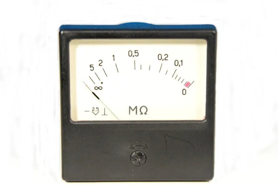 Megaomomierz i pomiar rezystancji izolacji: Twój przewodnik eksperta