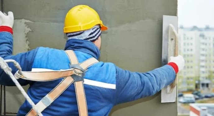 Jak położyć tynk strukturalny zewnętrzny? Krok po kroku i bez błędów