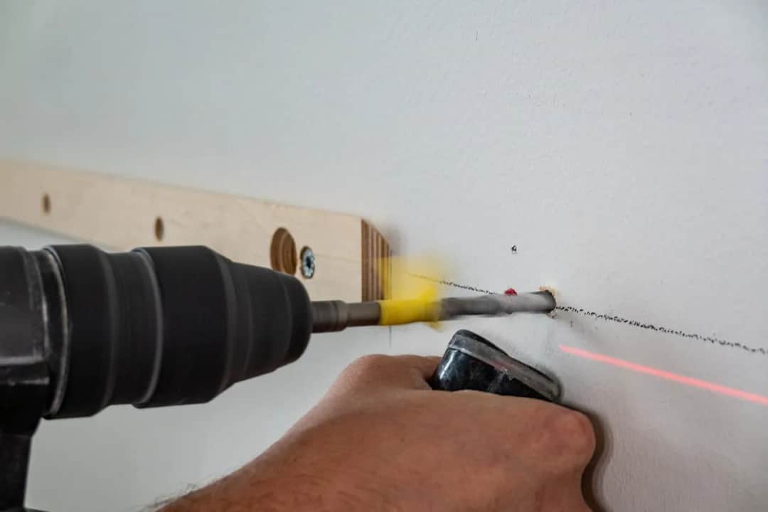 Remont w niedzielę: Legalny czy zakazany? Uniknij mandatu!